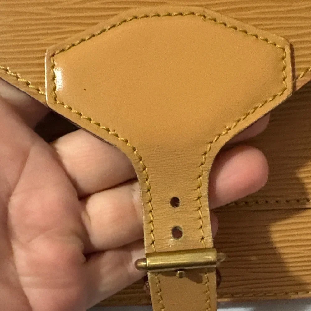 Vintage LV Epi leather - Picture 3 of 12